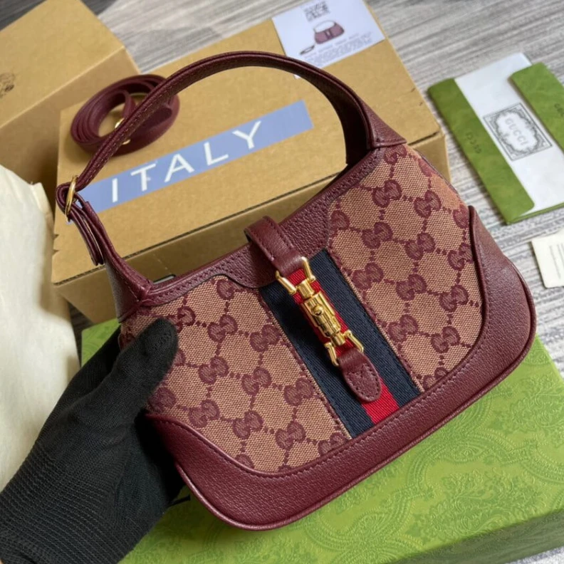 Kitlife ru Piston cl Gucci Jackie 1961 Mini Shoulder Bag in Burgundy GG Canvas