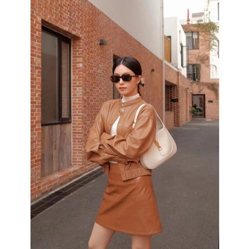 Louis vuitton locations White lea Gucci Jackie 1961 Small Hobo Bag In White Leather