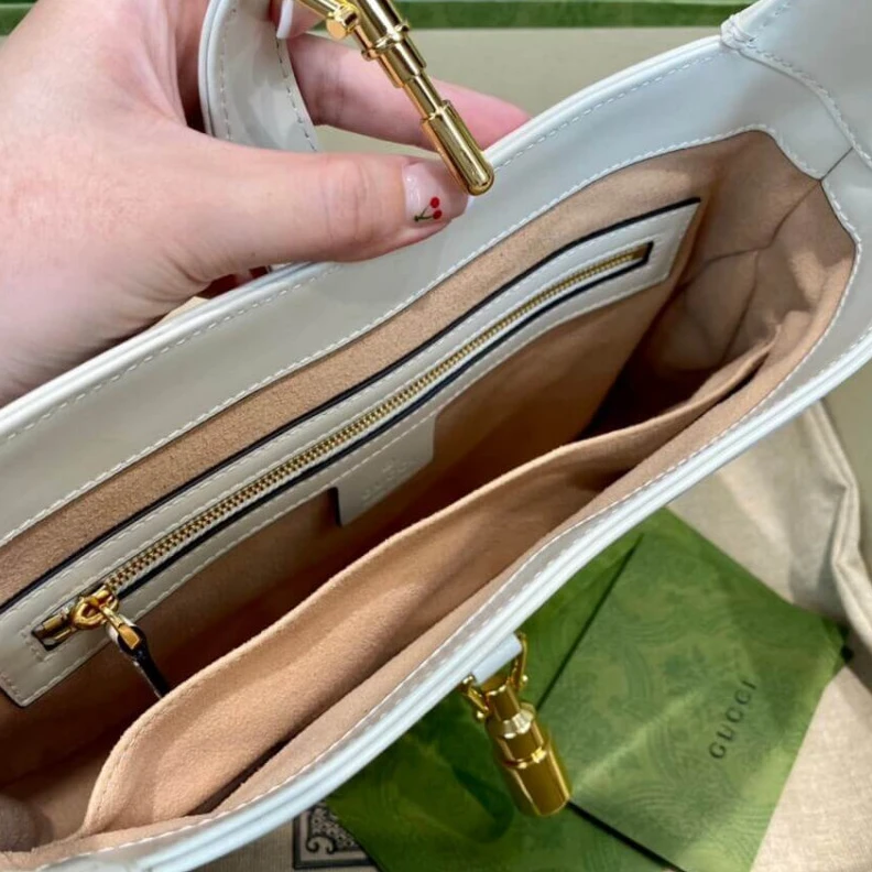 Louis vuitton locations White lea Gucci Jackie 1961 Small Hobo Bag In White Leather