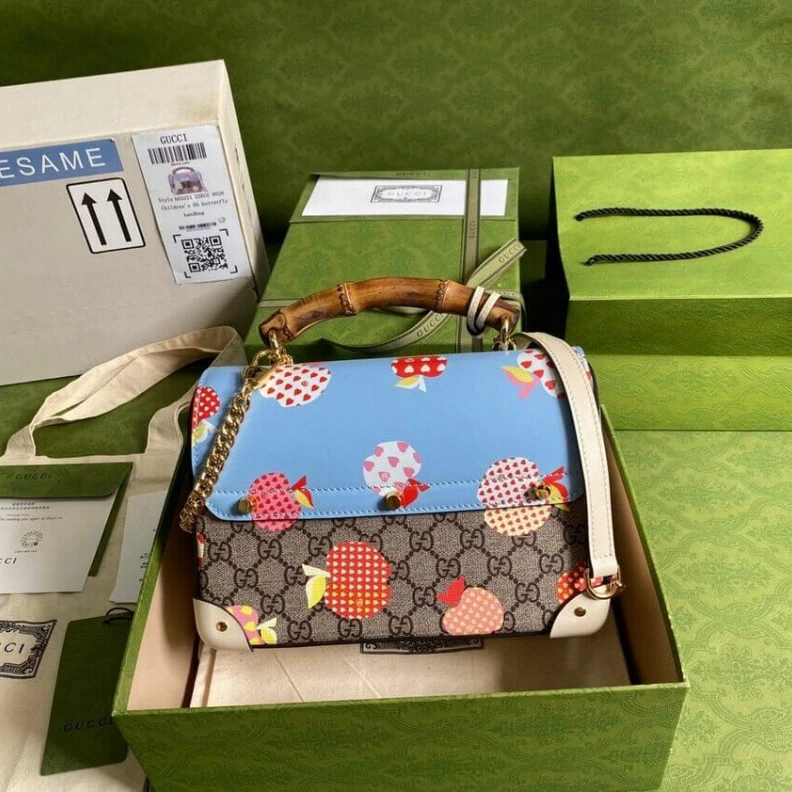 Louis vuitton locations Lock clos Gucci Les Pommes Padlock Small Bag Blue