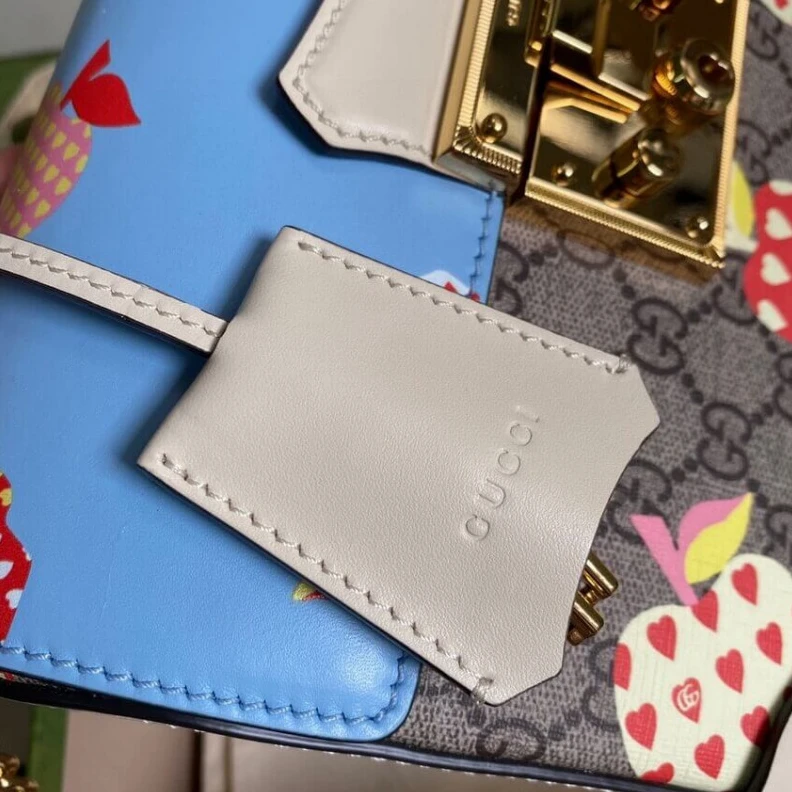 Louis vuitton locations Lock clos Gucci Les Pommes Padlock Small Bag Blue