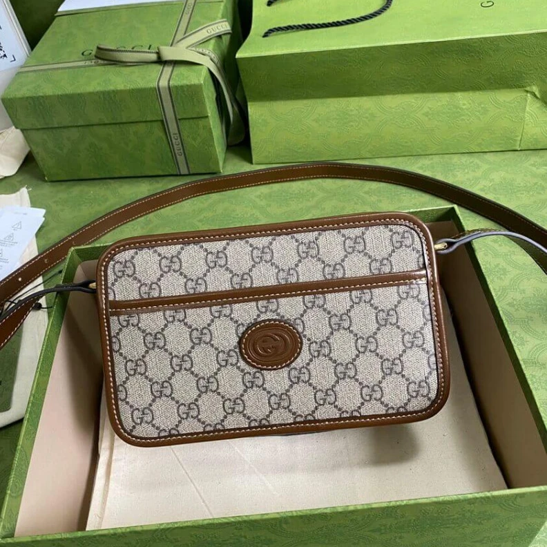 Kitlife A petite r Gucci Mini Bag with Interlocking G