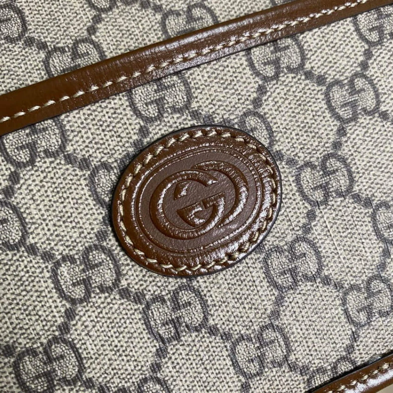 Kitlife A petite r Gucci Mini Bag with Interlocking G