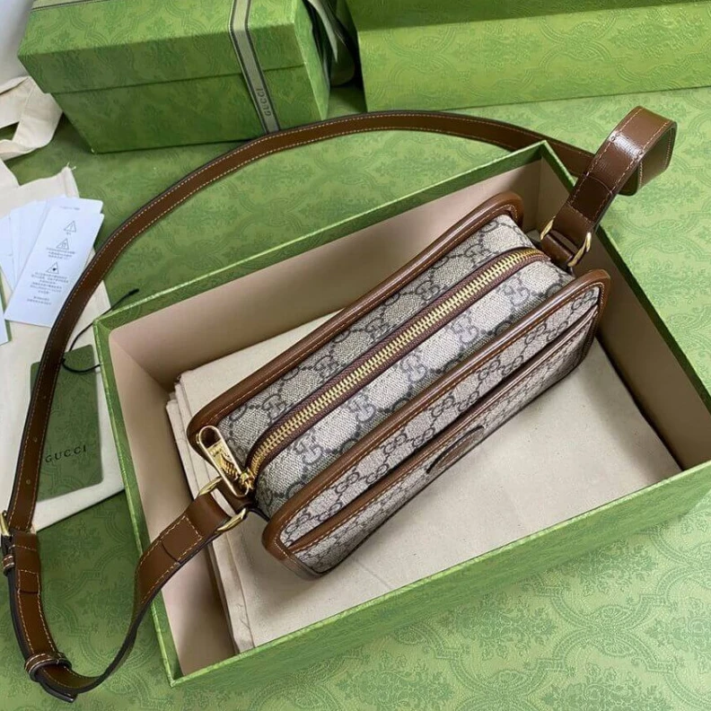Kitlife A petite r Gucci Mini Bag with Interlocking G