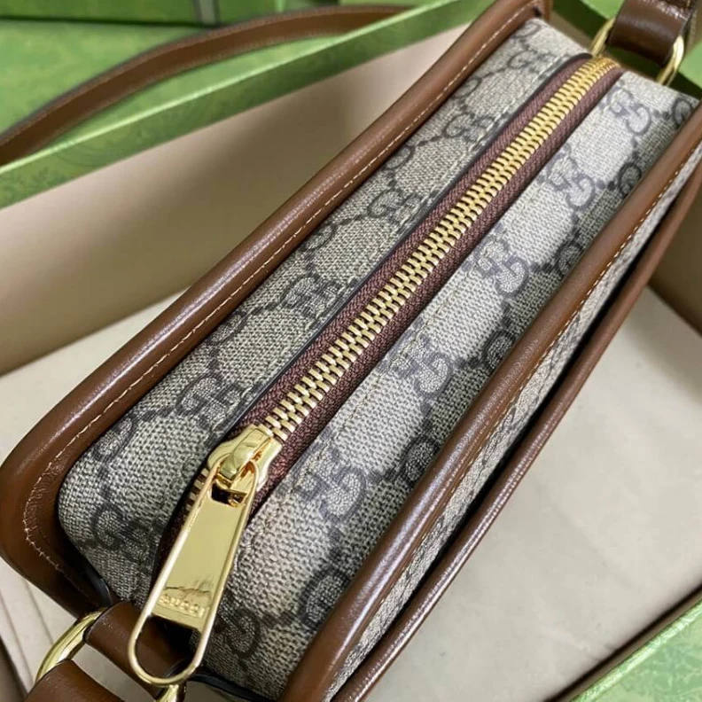 Kitlife A petite r Gucci Mini Bag with Interlocking G