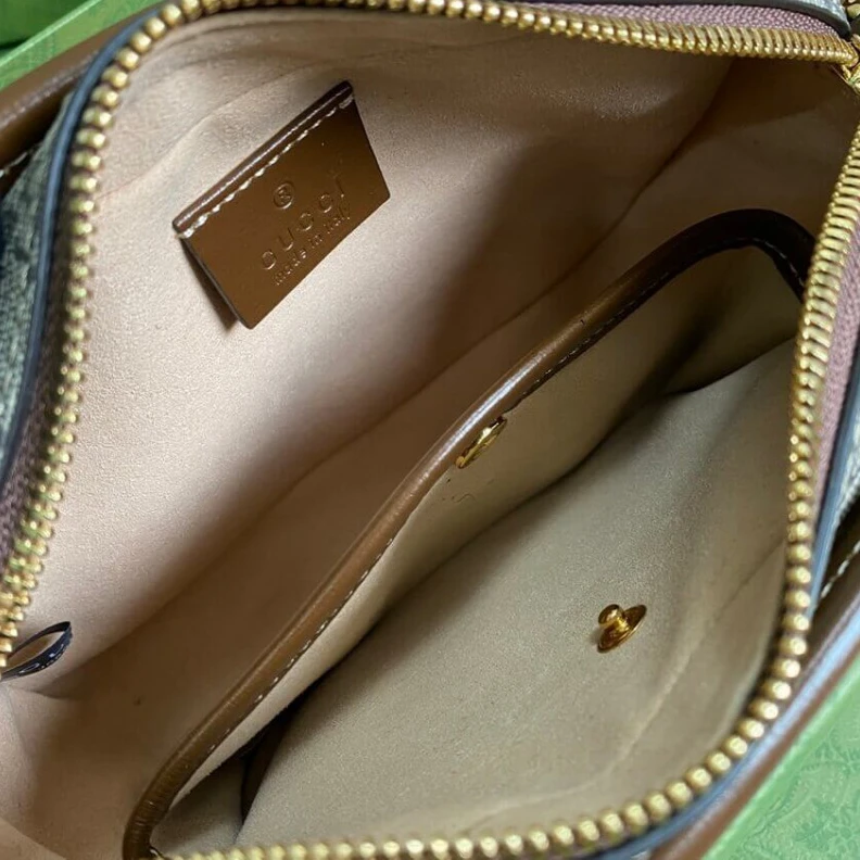Kitlife A petite r Gucci Mini Bag with Interlocking G