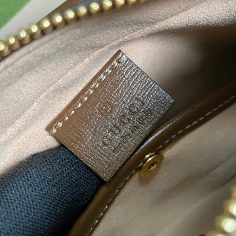 Kitlife A petite r Gucci Mini Bag with Interlocking G