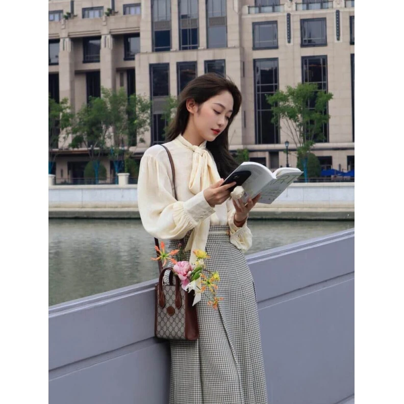 Louis vuitton locations Detachabl Gucci Mini Tote Bag with Interlocking G in GG Supreme