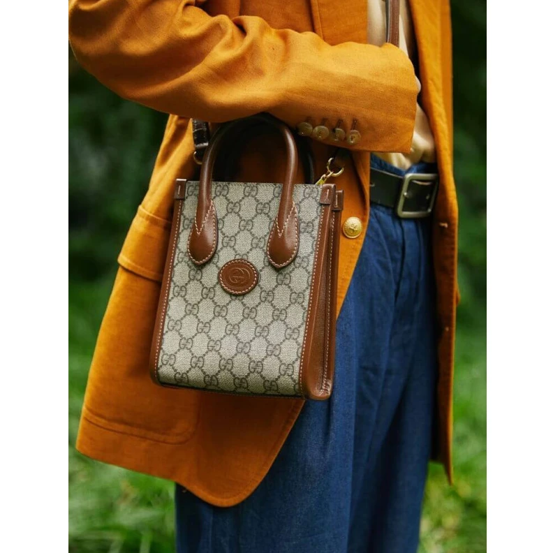 Louis vuitton locations Detachabl Gucci Mini Tote Bag with Interlocking G in GG Supreme
