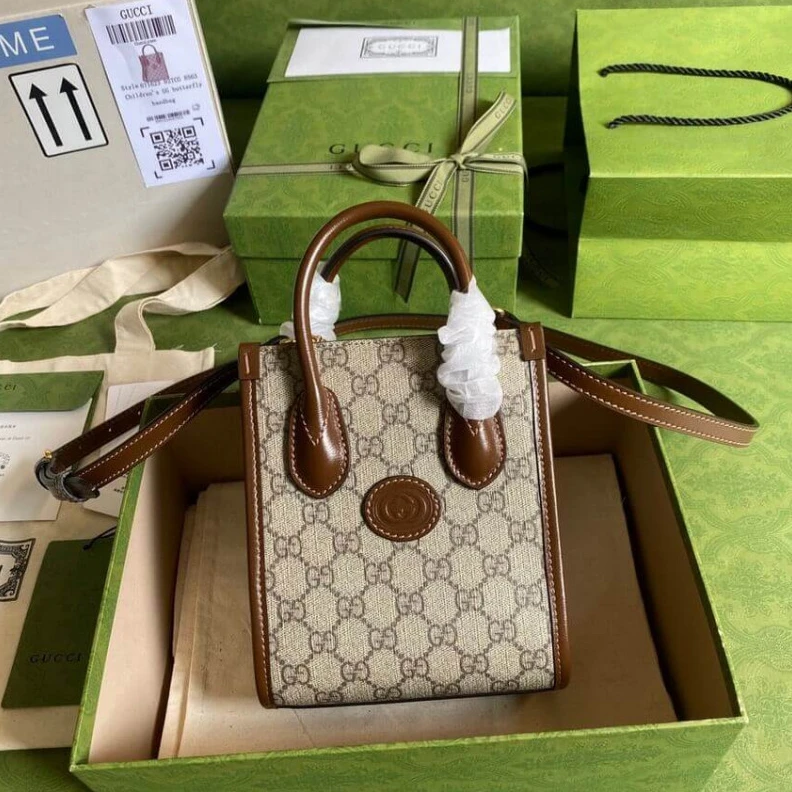 Louis vuitton locations Detachabl Gucci Mini Tote Bag with Interlocking G in GG Supreme