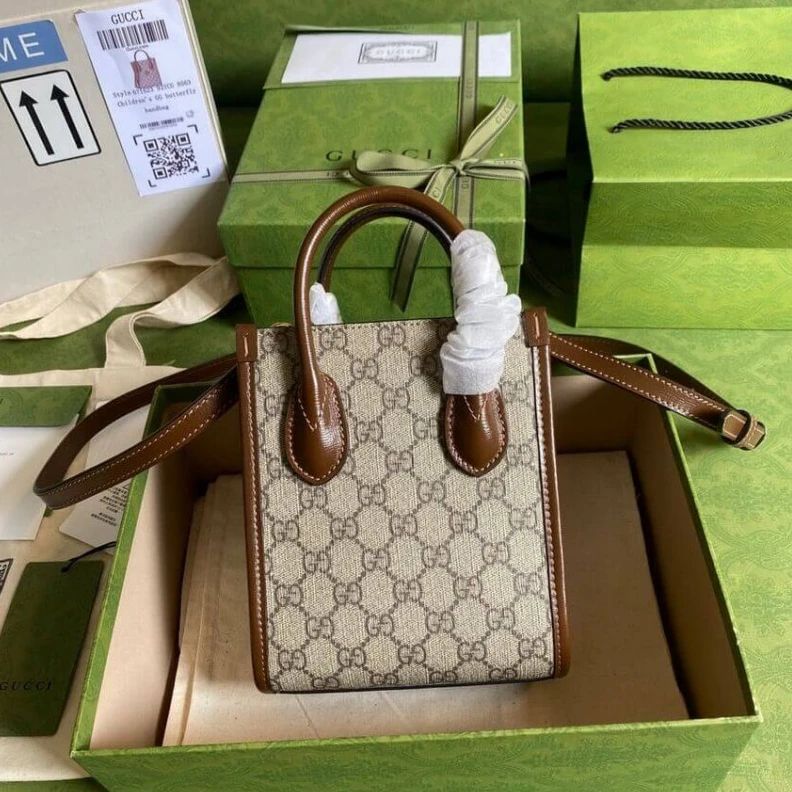 Louis vuitton locations Detachabl Gucci Mini Tote Bag with Interlocking G in GG Supreme