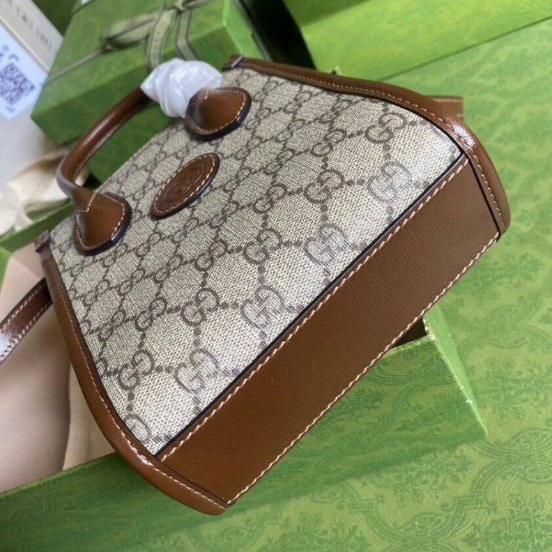Louis vuitton locations Detachabl Gucci Mini Tote Bag with Interlocking G in GG Supreme