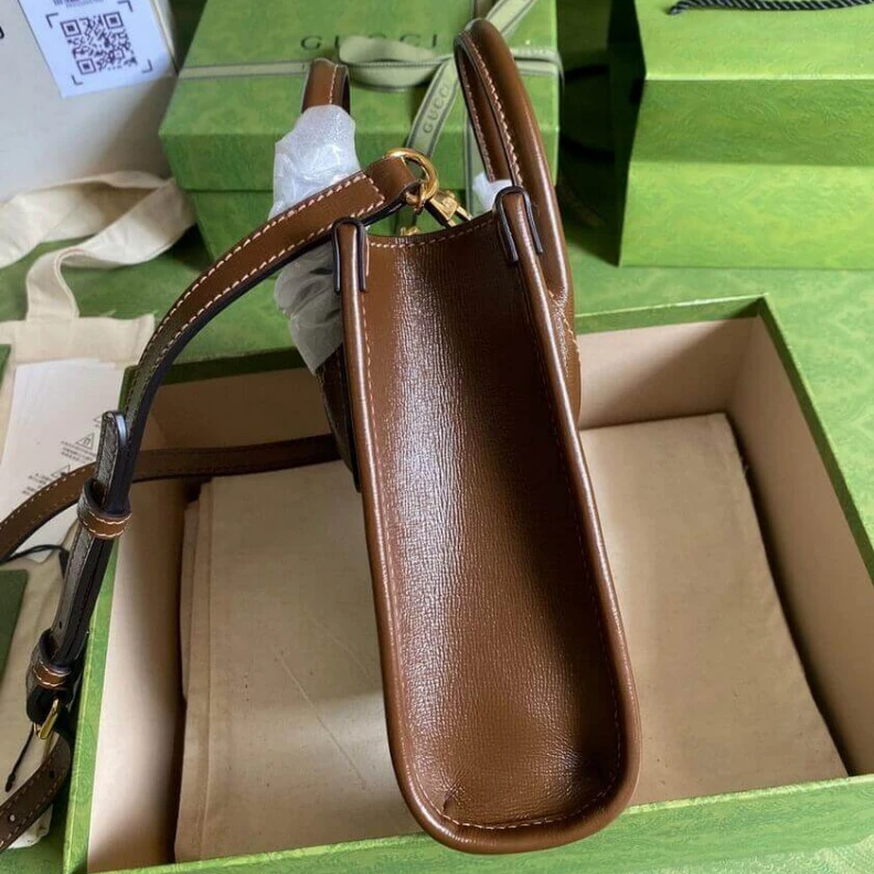 Louis vuitton locations Detachabl Gucci Mini Tote Bag with Interlocking G in GG Supreme