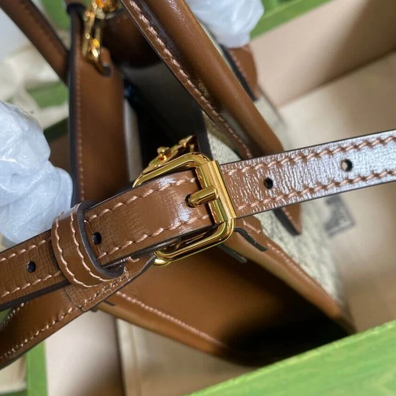 Louis vuitton locations Detachabl Gucci Mini Tote Bag with Interlocking G in GG Supreme