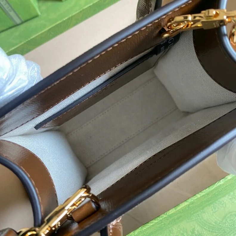 Louis vuitton locations Detachabl Gucci Mini Tote Bag with Interlocking G in GG Supreme