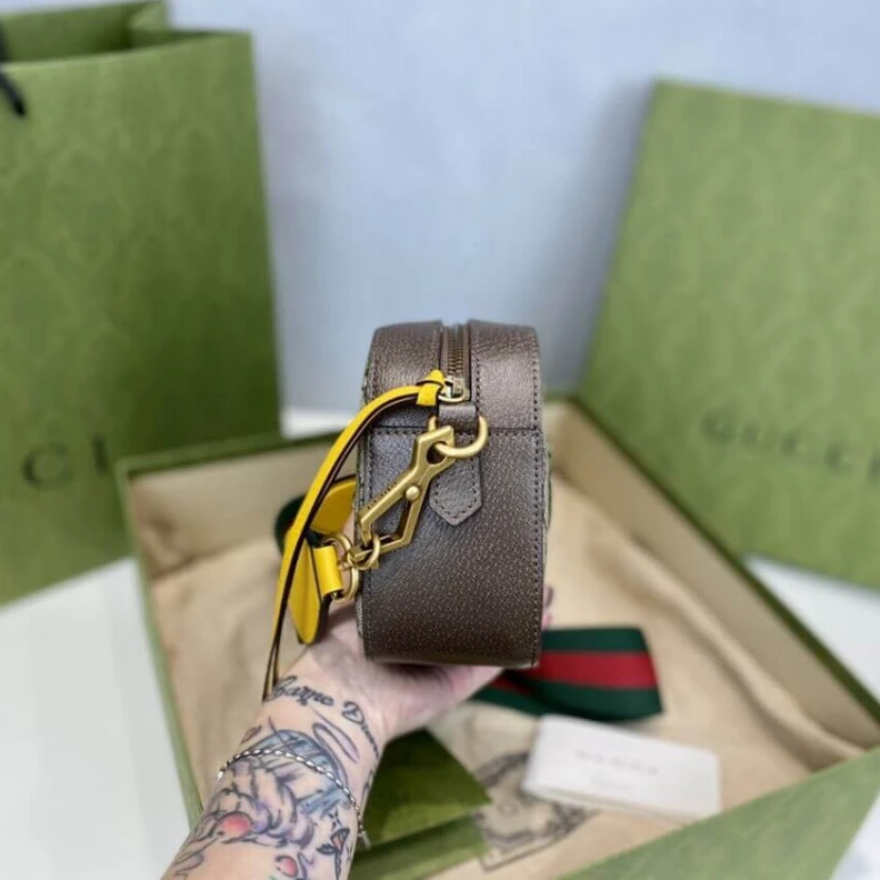 Replica bags lv This item Gucci Neo Vintage GG Supreme Messenger Bag