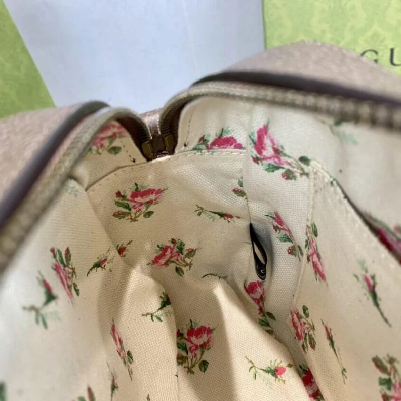 Replica bags lv This item Gucci Neo Vintage GG Supreme Messenger Bag