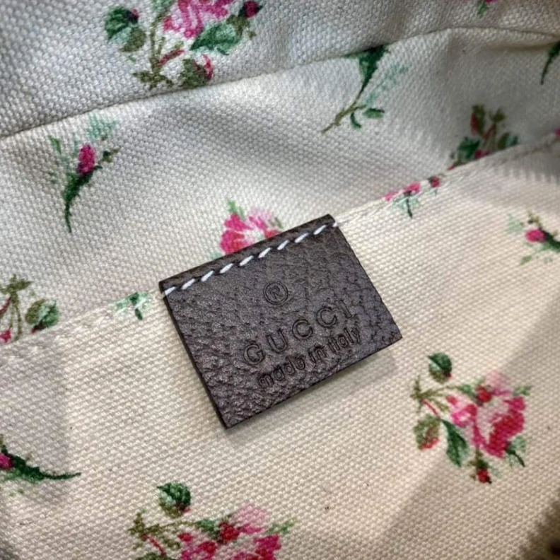 Replica bags lv This item Gucci Neo Vintage GG Supreme Messenger Bag