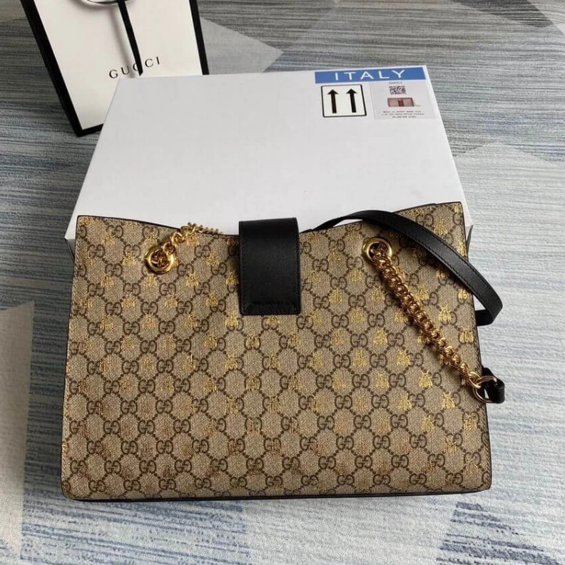 Kitlife ru Microfibe Gucci Padlock Medium GG Bees Shoulder Bag