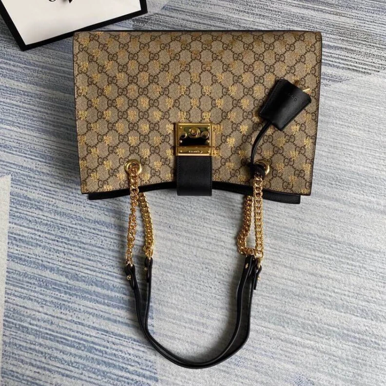 Kitlife ru Microfibe Gucci Padlock Medium GG Bees Shoulder Bag