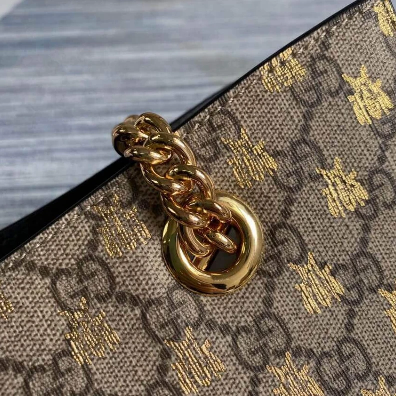 Kitlife ru Microfibe Gucci Padlock Medium GG Bees Shoulder Bag