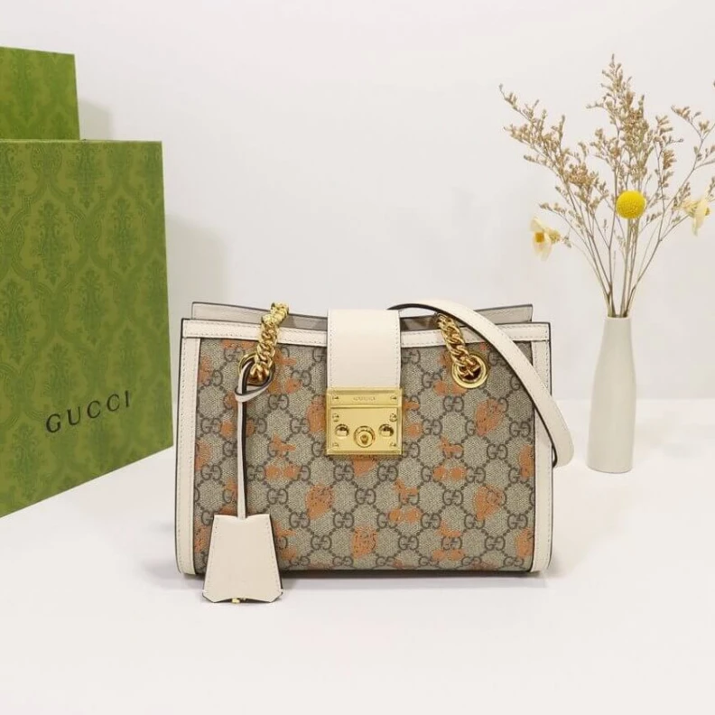 Top lv Lock clos Gucci Padlock Small Berry Tote Bag