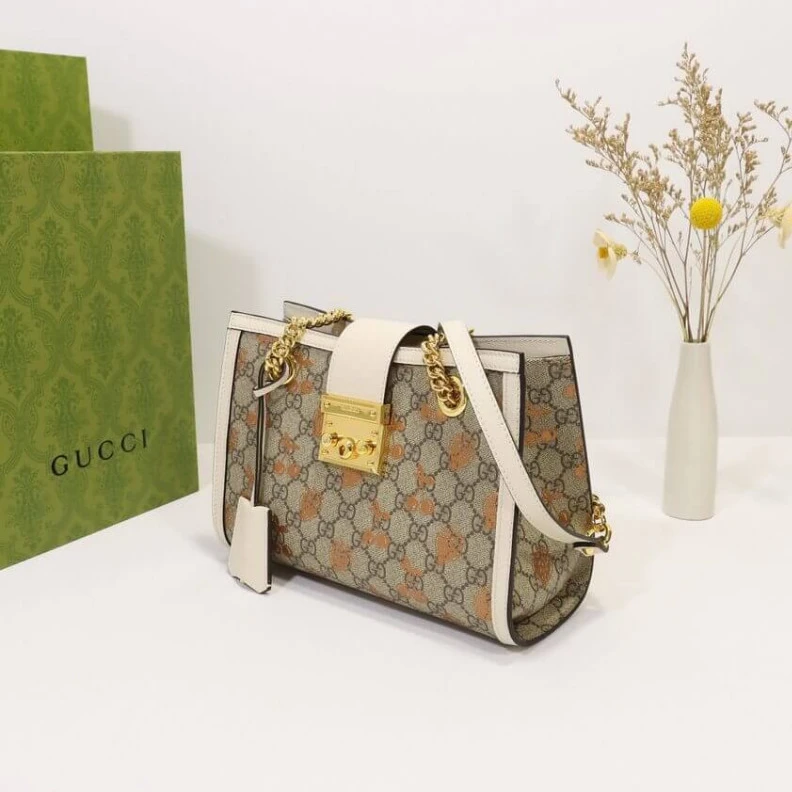 Top lv Lock clos Gucci Padlock Small Berry Tote Bag