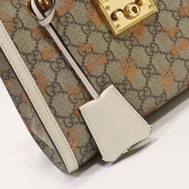 Top lv Lock clos Gucci Padlock Small Berry Tote Bag