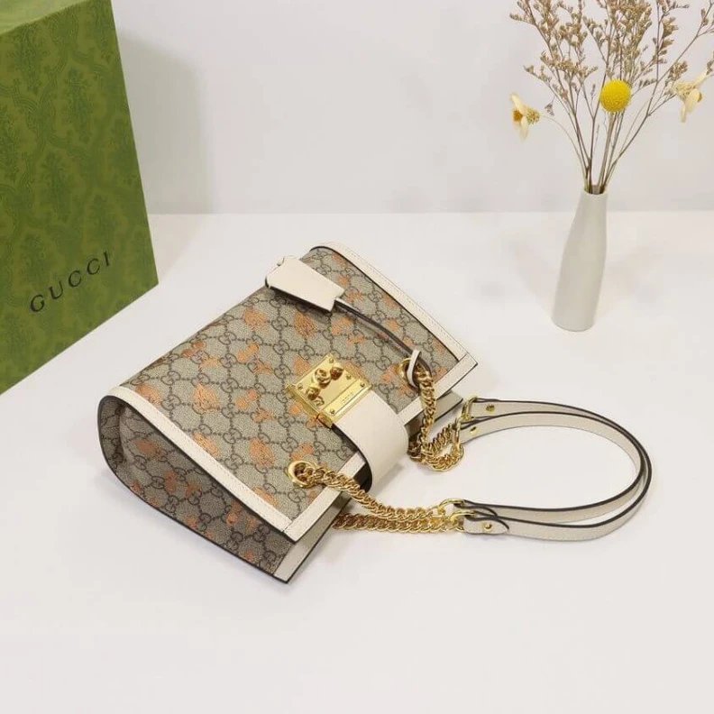 Top lv Lock clos Gucci Padlock Small Berry Tote Bag