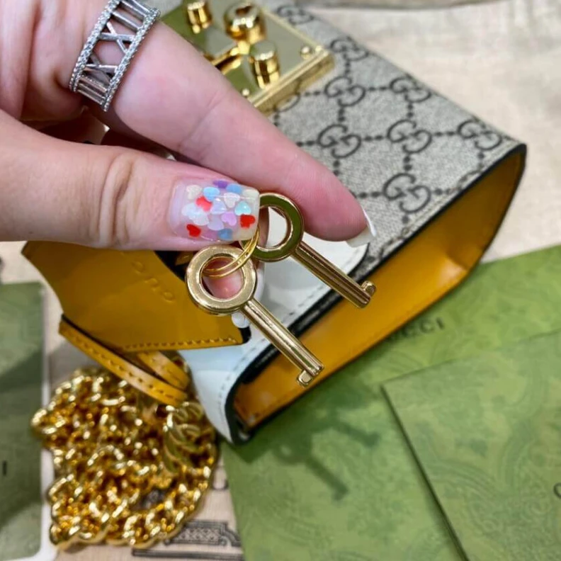Kitlife Beige and Gucci Padlock Small GG Shoulder Bag White