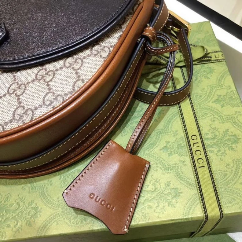Louis vuitton locations Beige and Gucci Padlock Small Shoulder Bag Black