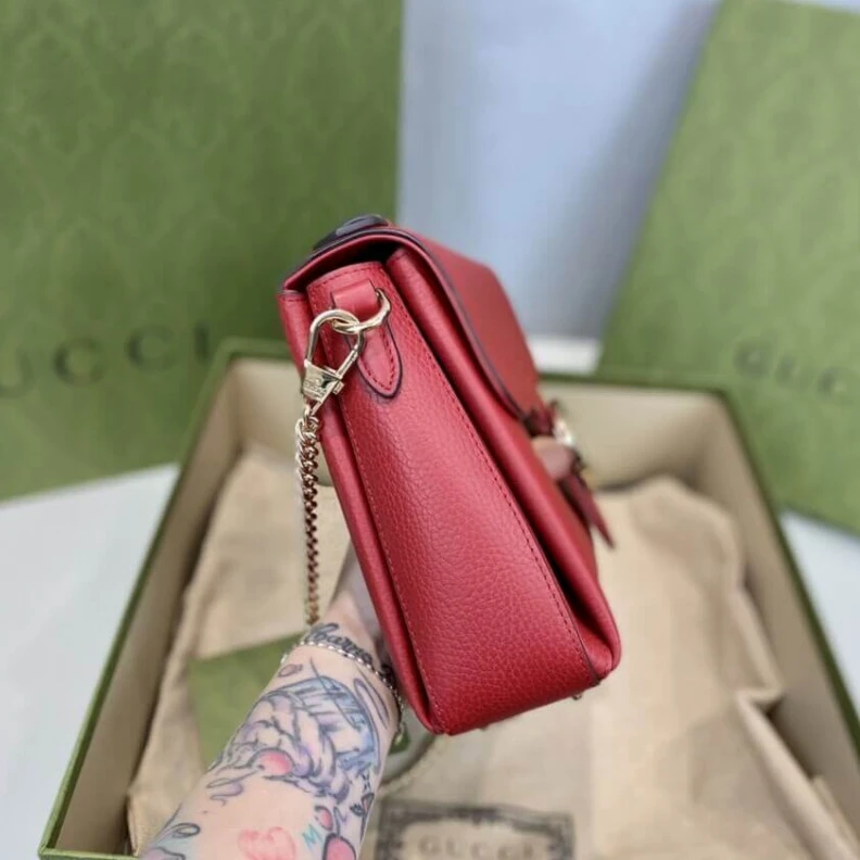 Louis vuitton locations 6.25cm (a Gucci Red Leather Interlocking GG Clasp Convertible Bag