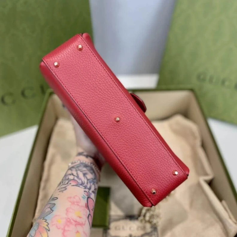 Louis vuitton locations 6.25cm (a Gucci Red Leather Interlocking GG Clasp Convertible Bag