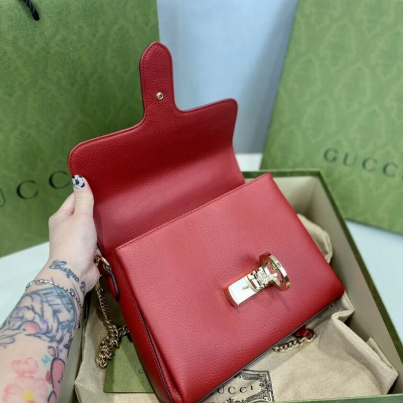 Louis vuitton locations 6.25cm (a Gucci Red Leather Interlocking GG Clasp Convertible Bag