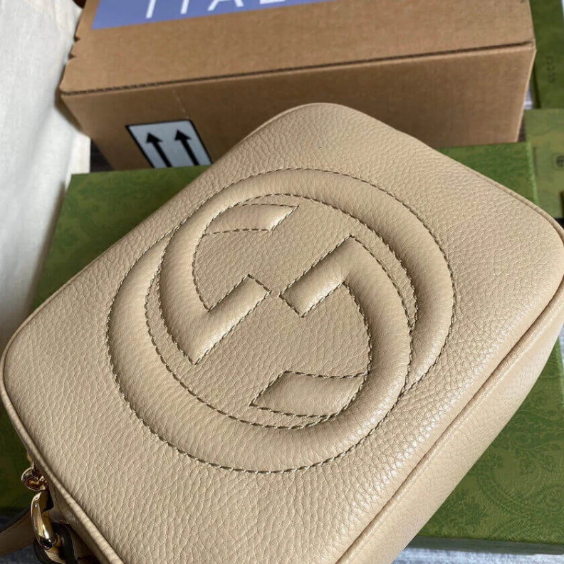 Louis vuitton locations Top zip c Gucci Soho Small Leather Disco Bag Beige
