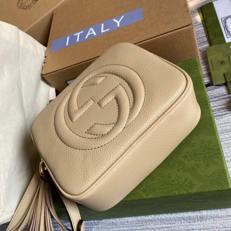 Louis vuitton locations Top zip c Gucci Soho Small Leather Disco Bag Beige