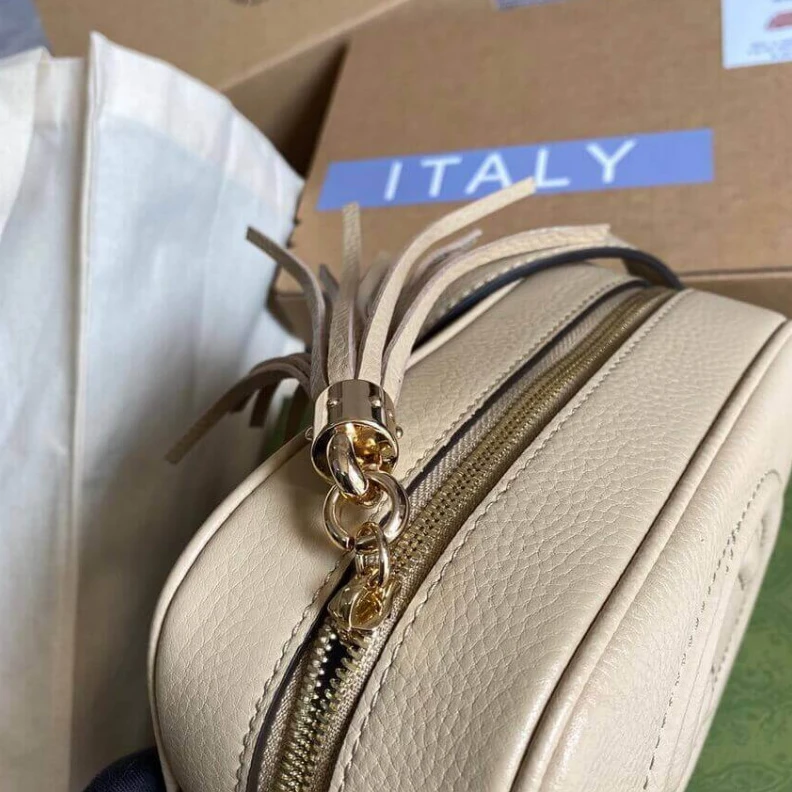 Louis vuitton locations Top zip c Gucci Soho Small Leather Disco Bag Beige