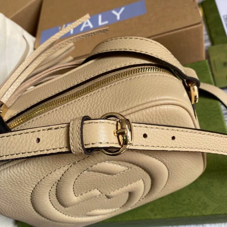 Louis vuitton locations Top zip c Gucci Soho Small Leather Disco Bag Beige