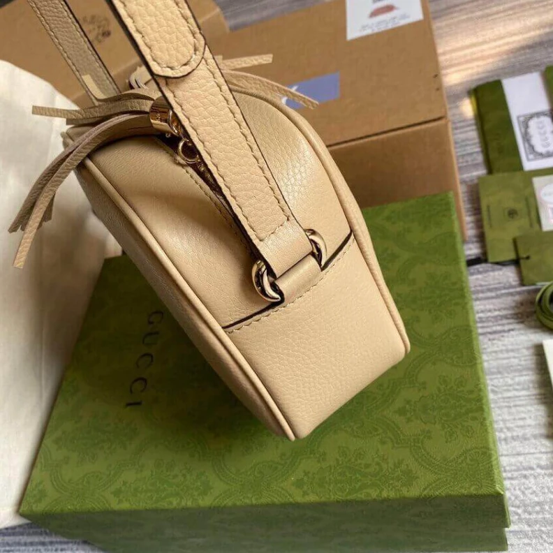 Louis vuitton locations Top zip c Gucci Soho Small Leather Disco Bag Beige