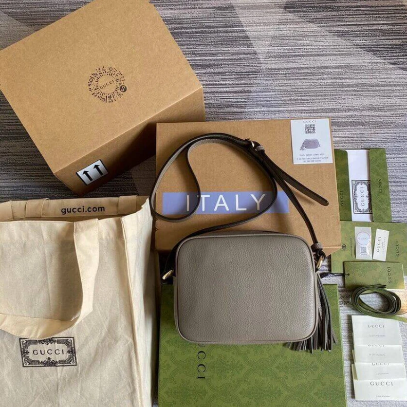Replica bag A compact Gucci Soho Small Leather Disco Bag Grey