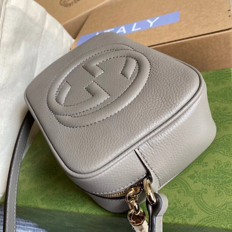 Replica bag A compact Gucci Soho Small Leather Disco Bag Grey