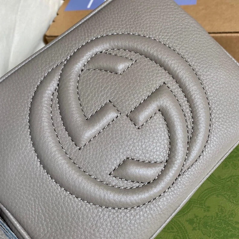 Replica bag A compact Gucci Soho Small Leather Disco Bag Grey