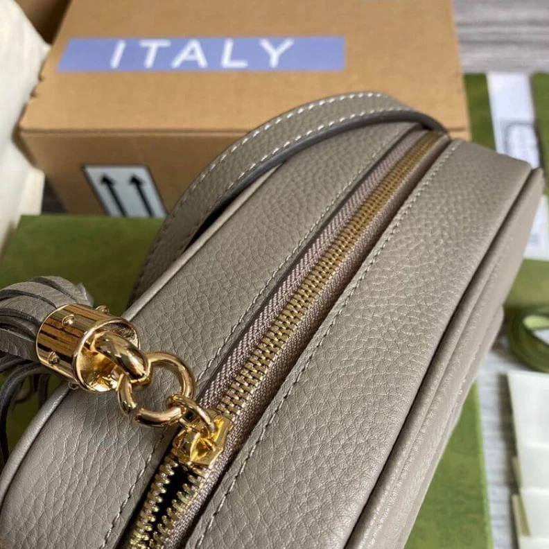 Replica bag A compact Gucci Soho Small Leather Disco Bag Grey