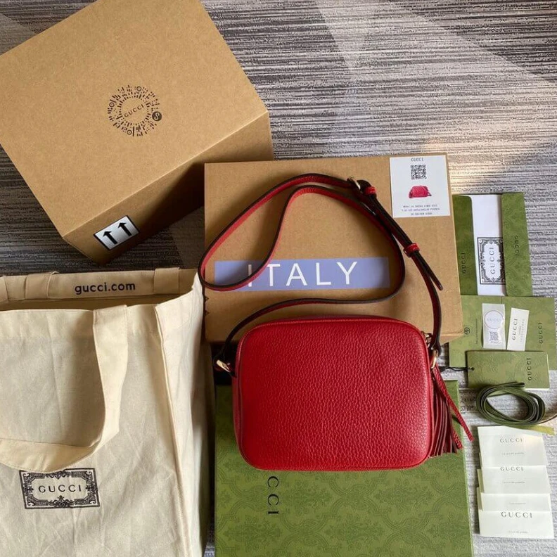 Lv belts replica A compact Gucci Soho Small Leather Disco Bag Red