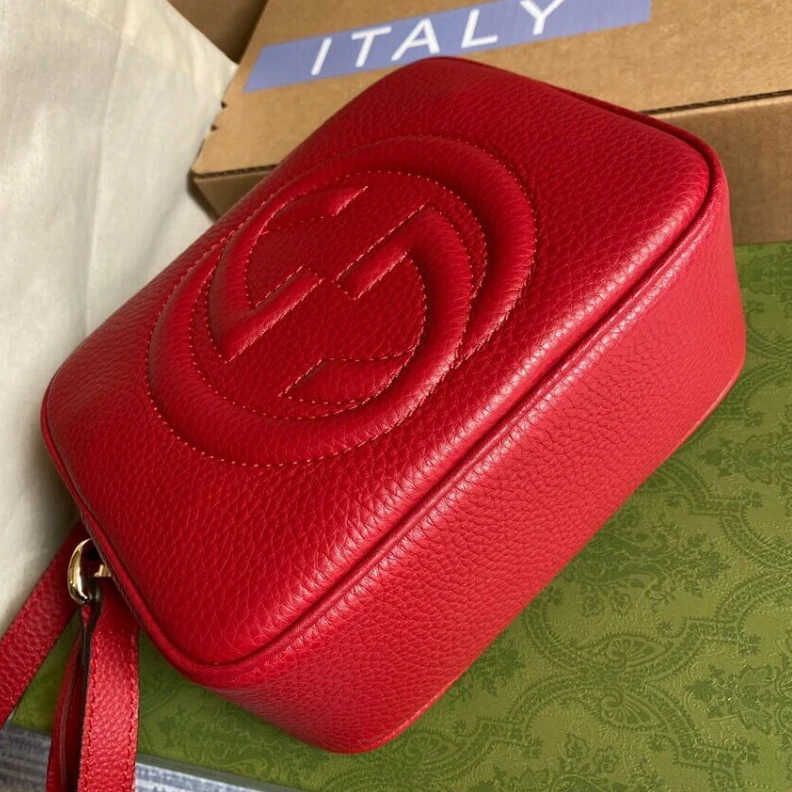 Lv belts replica A compact Gucci Soho Small Leather Disco Bag Red