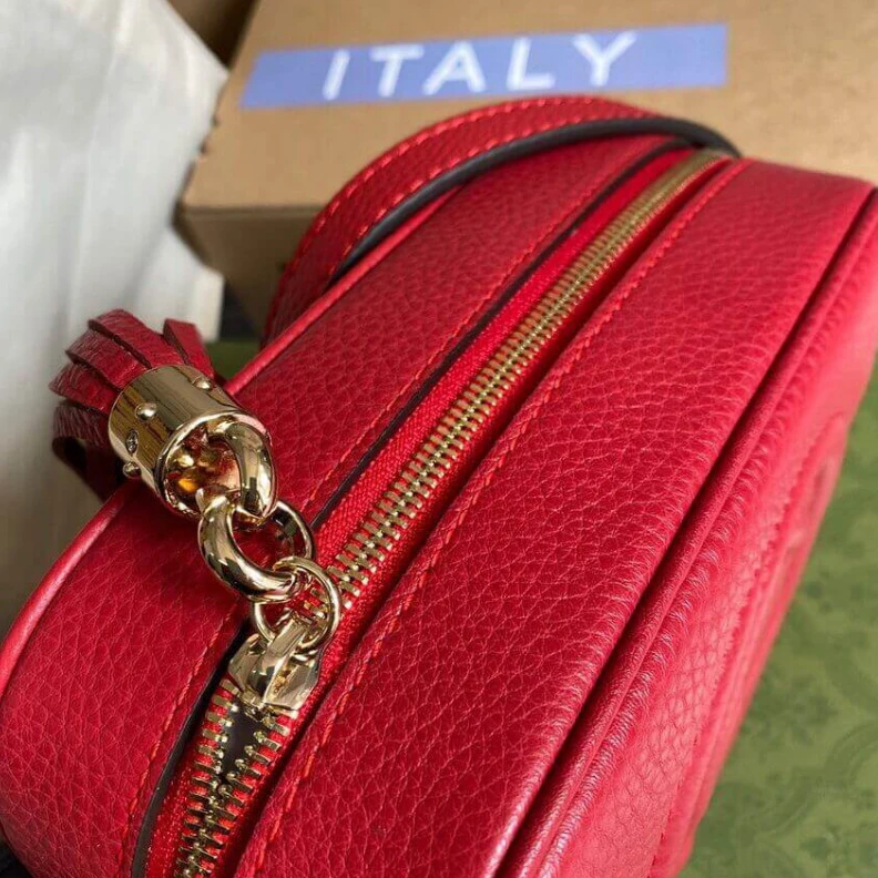 Lv belts replica A compact Gucci Soho Small Leather Disco Bag Red