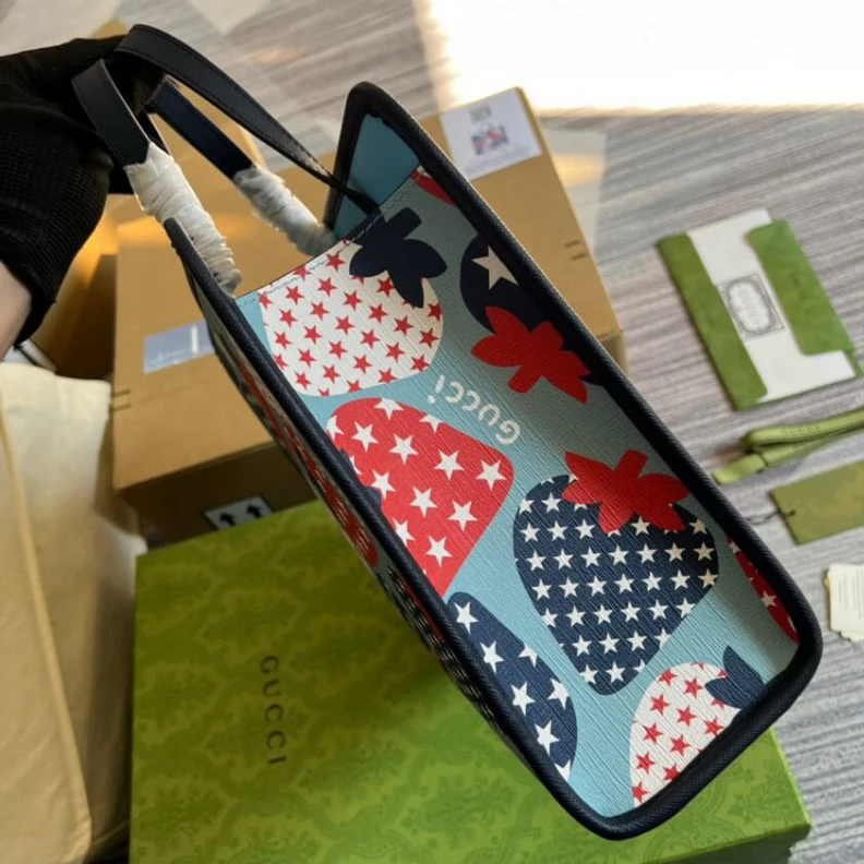 Louis vuitton locations Double ha Gucci Strawberry Star Tote Bag
