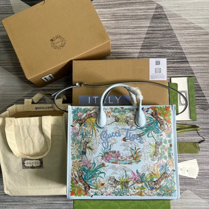 Top lv 38 x 32 x Gucci Tiger Medium Tote Bag