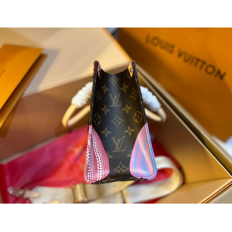 Mythick.ru Inside LV LV x YK OnTheGo PM with Pumpkin Print