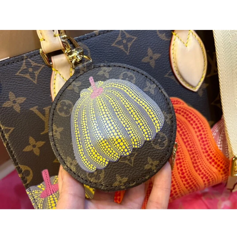 Mythick.ru Inside LV LV x YK OnTheGo PM with Pumpkin Print